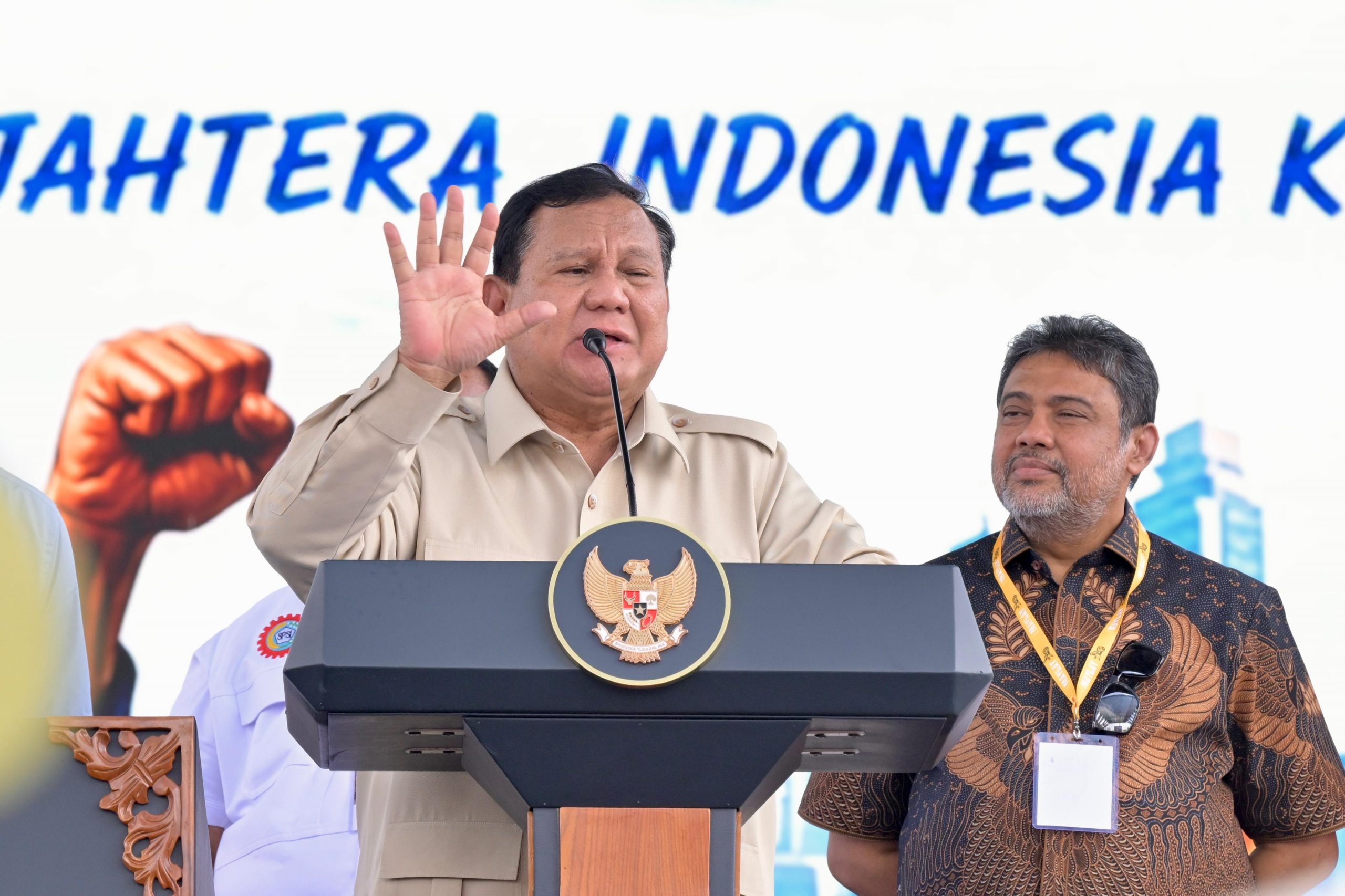 Prabowo Sampaikan Pesan Moral di Hadapan Buruh: Jangan Sampai Pintar Hanya untuk Mencuri