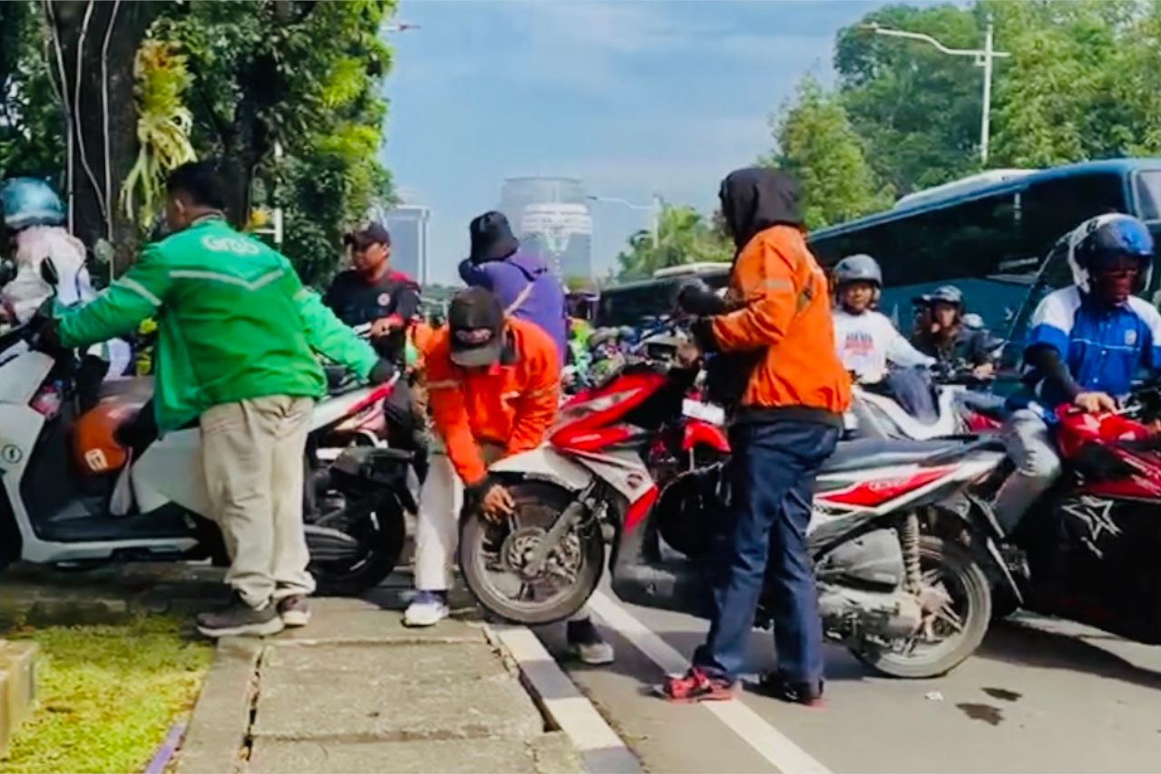 Kemacetan Parah di Sekitar Monas Imbas Aksi May Day 2026